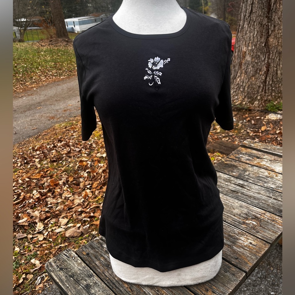 BLAIR BLACK TSHIRT BLOUSE TOP WITH EMBROIDERED FLOWER WOMENS SMALL